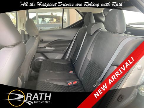 Used 2021 Nissan Kicks SV image 15