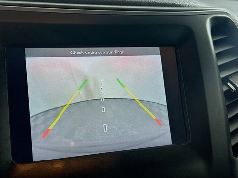 Used 2019 Jeep Cherokee Latitude w/ Popular Appearance Group image 22