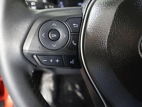 Used 2025 Toyota Corolla Cross XLE image 40