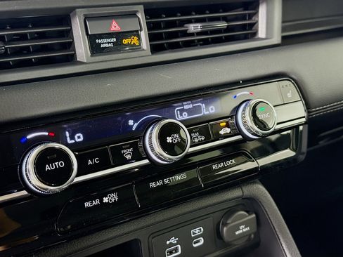 New 2025 Honda Pilot Touring image 19