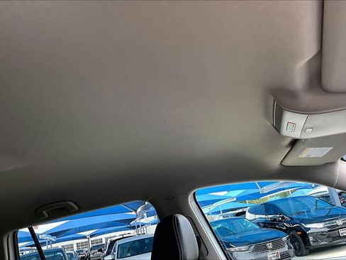 Used 2023 Volkswagen Atlas SE image 14