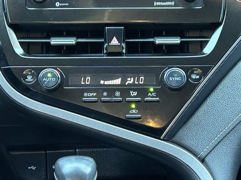 Used 2022 Toyota Camry SE FWD image 17