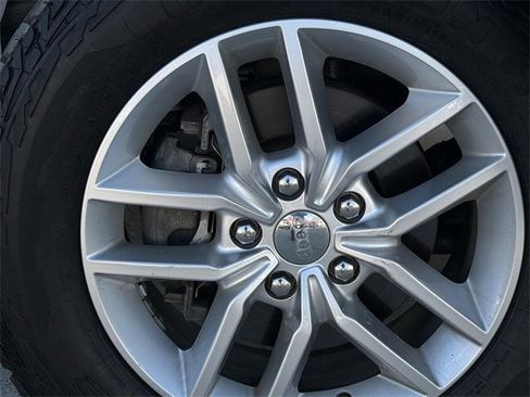 Used 2018 Jeep Grand Cherokee Laredo image 7