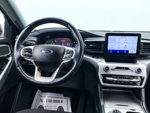 Used 2023 Ford Explorer XLT image 5