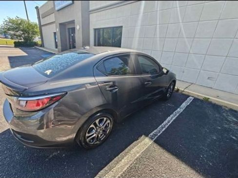 Used 2019 Toyota Yaris LE image 6