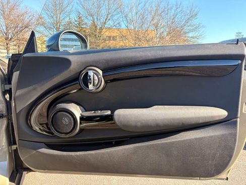 Used 2019 MINI Cooper 2-Door Hardtop w/ Premium Package image 28