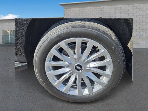 Used 2024 Cadillac Escalade ESV Luxury image 8