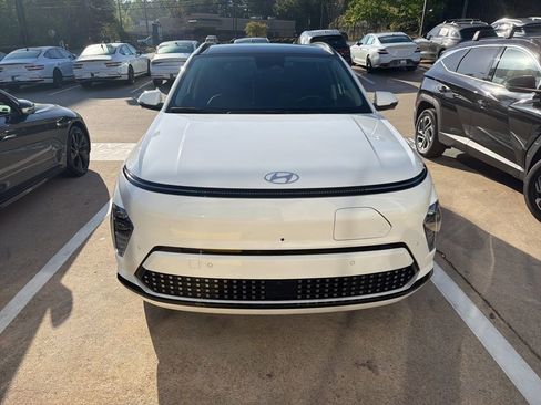 Used 2024 Hyundai Kona Limited image 2