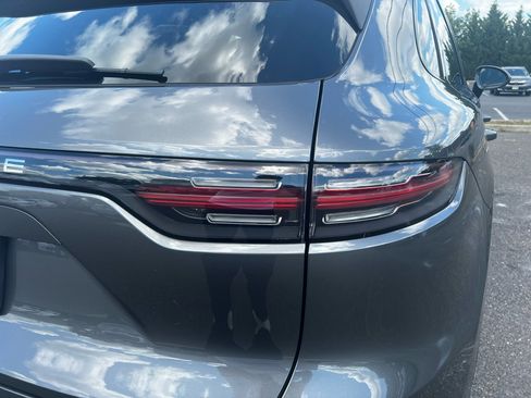 Used 2021 Porsche Cayenne image 30