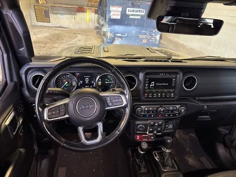 Used 2021 Jeep Wrangler Unlimited Rubicon 4xe w/ Cold Weather Group AWD/4WD image 11