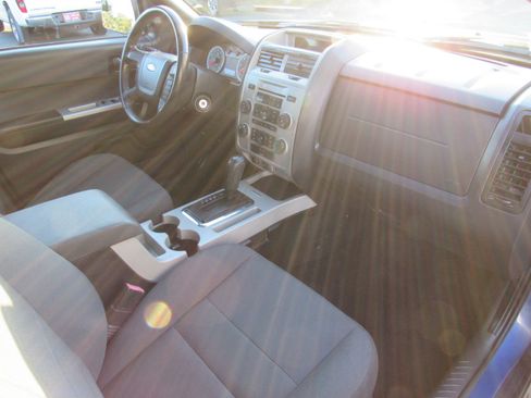 Used 2010 Ford Escape XLT image 17