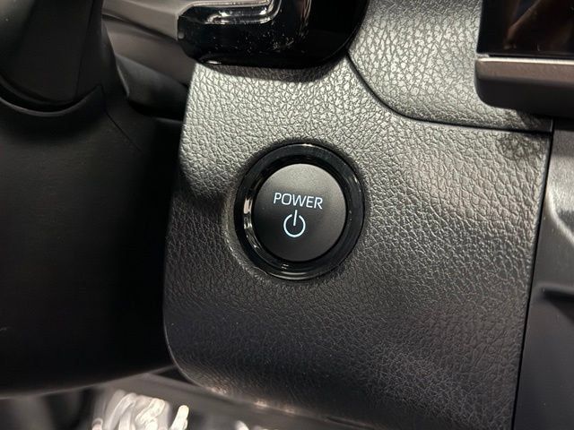 Used 2026 Toyota Camry Hybrid FWD image 12