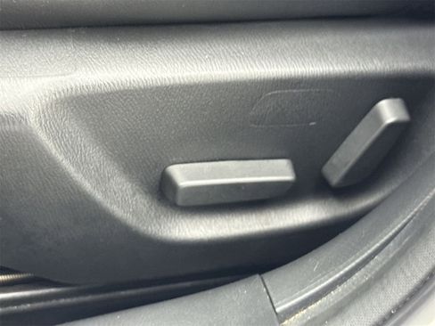 Used 2018 MAZDA MAZDA3 Grand Touring image 17