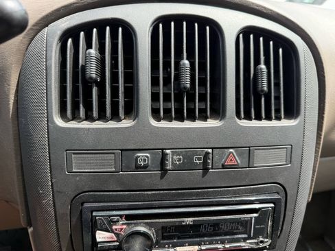 Used 2002 Dodge Caravan SE FWD image 18