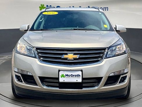 Used 2016 Chevrolet Traverse LT w/ Style and Technology Package FWD image 2
