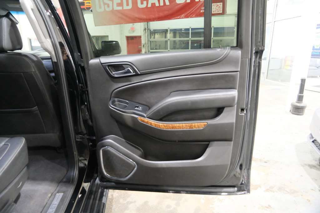 Used 2019 Chevrolet Suburban Premier AWD/4WD image 28