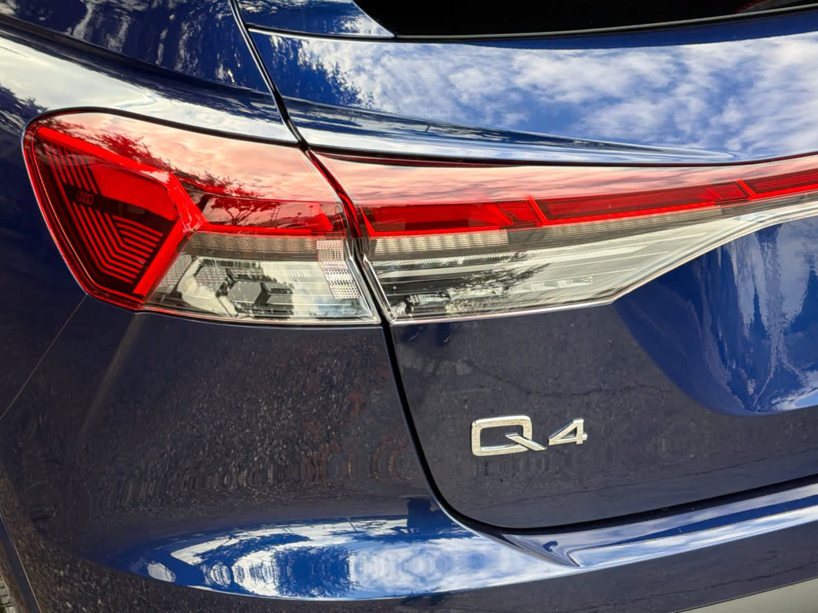 Used 2024 Audi Q4 e-tron Premium AWD/4WD image 28