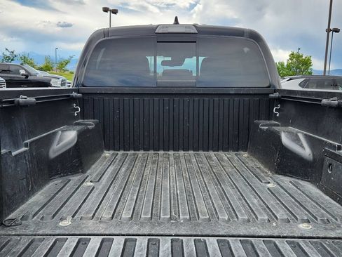 Used 2020 Toyota Tacoma SR5 AWD/4WD image 11