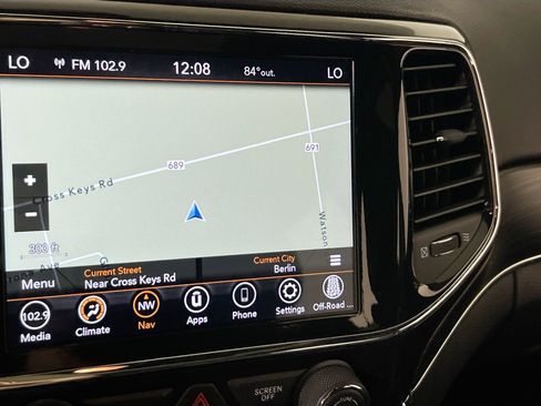 Used 2022 Jeep Grand Cherokee Limited image 13