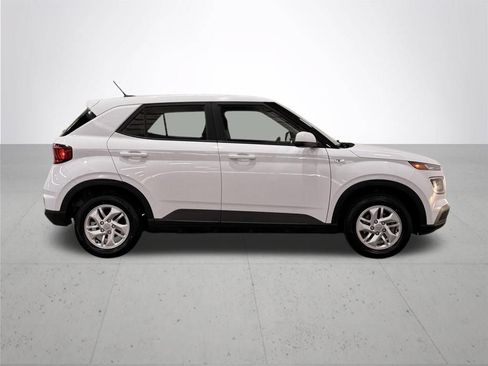 Used 2023 Hyundai Venue SE FWD image 9