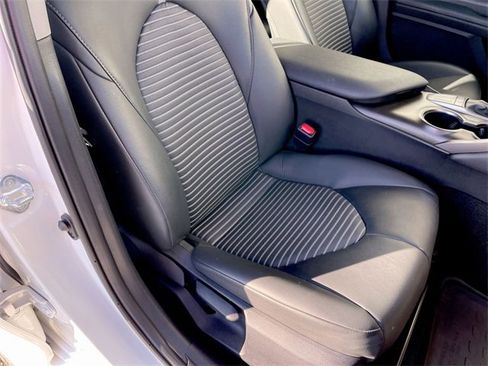 Used 2024 Toyota Camry SE image 23