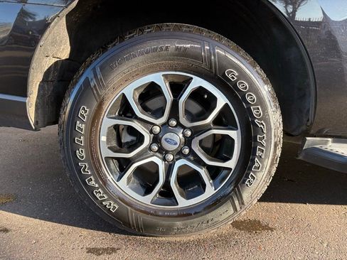 Used 2022 Ford Expedition XLT image 6