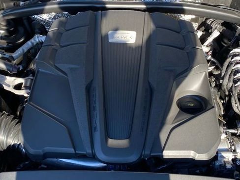 Used 2025 Porsche Macan S image 11