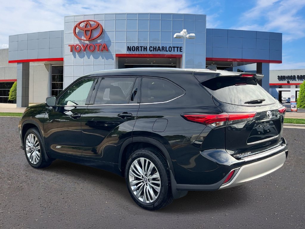 Used 2023 Toyota Highlander Platinum FWD image 6
