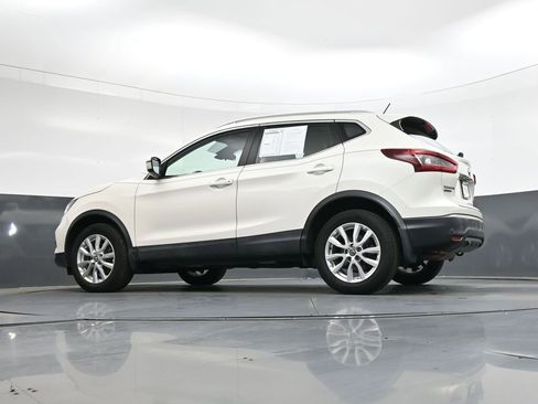 Used 2020 Nissan Rogue Sport SV image 40