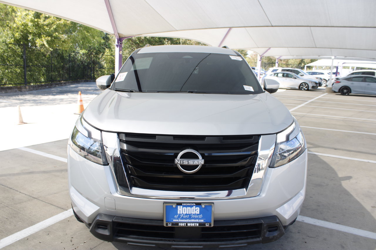 Used 2023 Nissan Pathfinder SV AWD/4WD image 11