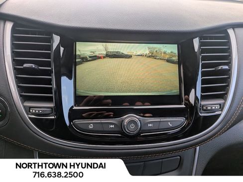 Used 2019 Chevrolet Trax LT w/ LT Convenience Package AWD/4WD image 18