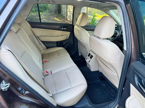 Used 2019 Subaru Outback 2.5i Limited w/ Popular Package #2 AWD/4WD image 10