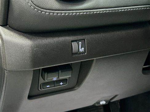 New 2024 Chevrolet Colorado LT w/ LT Convenience Package II image 11