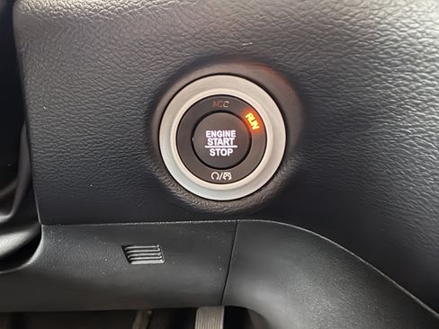 Used 2026 Chrysler Pacifica Select FWD image 15