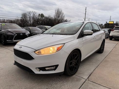 Used 2016 Ford Focus SE w/ Equipment Group 201A image 19
