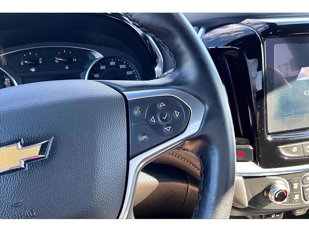 Used 2023 Chevrolet Traverse LT FWD image 12