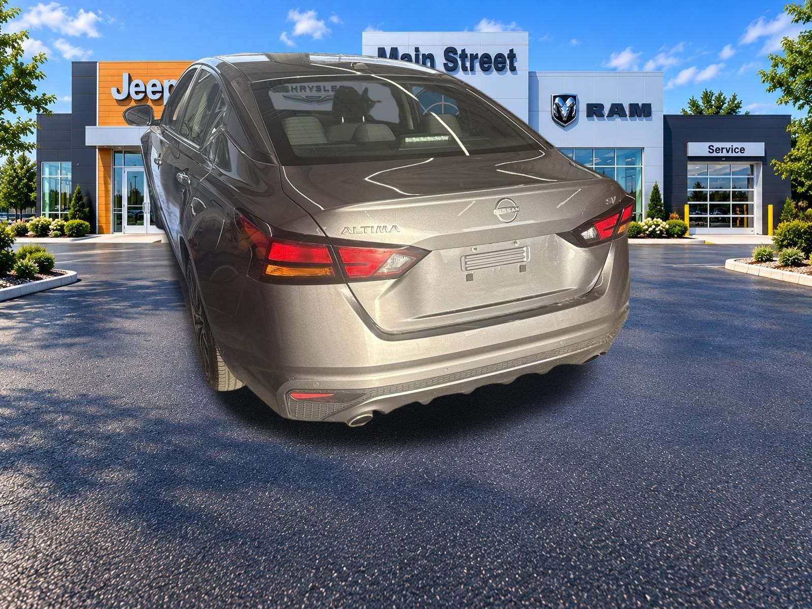 Used 2023 Nissan Altima 2.5 SV w/ SV Premium Package FWD image 5