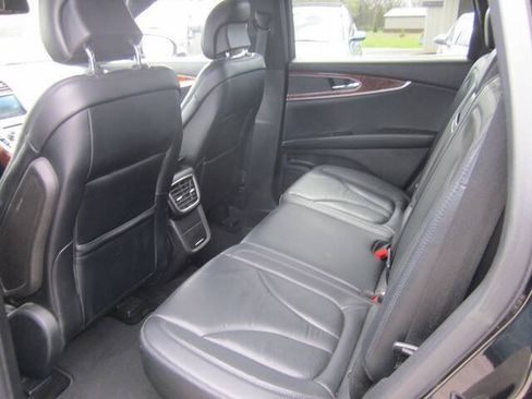 Used 2018 Lincoln MKX Select w/ Select Plus Package AWD/4WD image 12