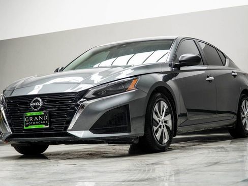 Used 2024 Nissan Altima 2.5 S FWD image 8