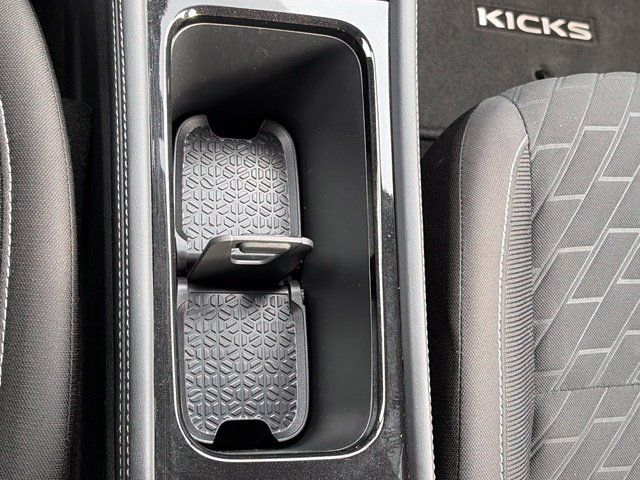 Used 2021 Nissan Kicks SV FWD image 23