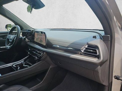 Used 2026 Chevrolet Traverse LT FWD image 22