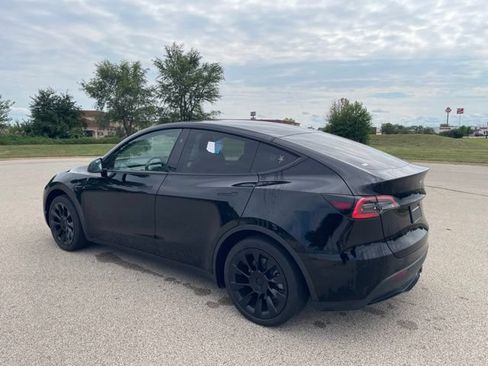 Used 2024 Tesla Model Y Long Range AWD/4WD image 3