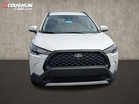 Used 2023 Toyota Corolla Cross LE FWD image 2