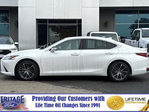 Used 2025 Lexus ES 300h w/ Premium Package image 7