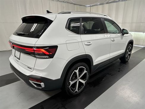 Certified 2025 Volkswagen Taos SEL image 11