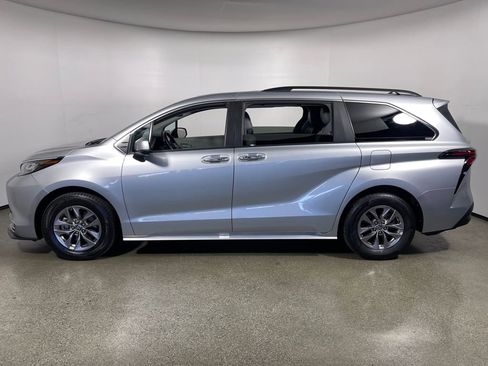 Certified 2023 Toyota Sienna XLE image 6