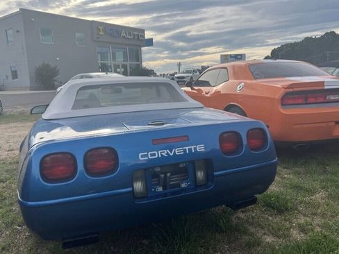 Used 1992 Chevrolet Corvette Convertible RWD image 11