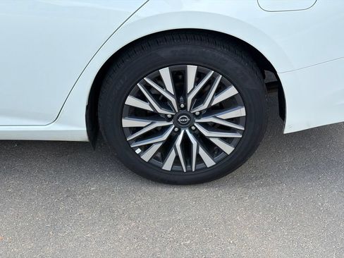 Used 2025 Nissan Altima 2.5 SV FWD image 19