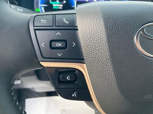 Used 2025 Toyota Crown Signia XLE image 22