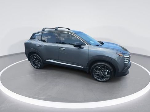 New 2025 Nissan Kicks SR FWD image 2